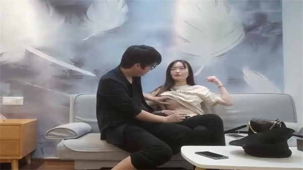 约炮横扫外围野性纹身兼职妹 激情啪啪大战让她全身发软